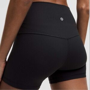 LULULEMON ALIGN RIBBED HR SHORTS 4” in BLACK SZ 6,8 NWT
